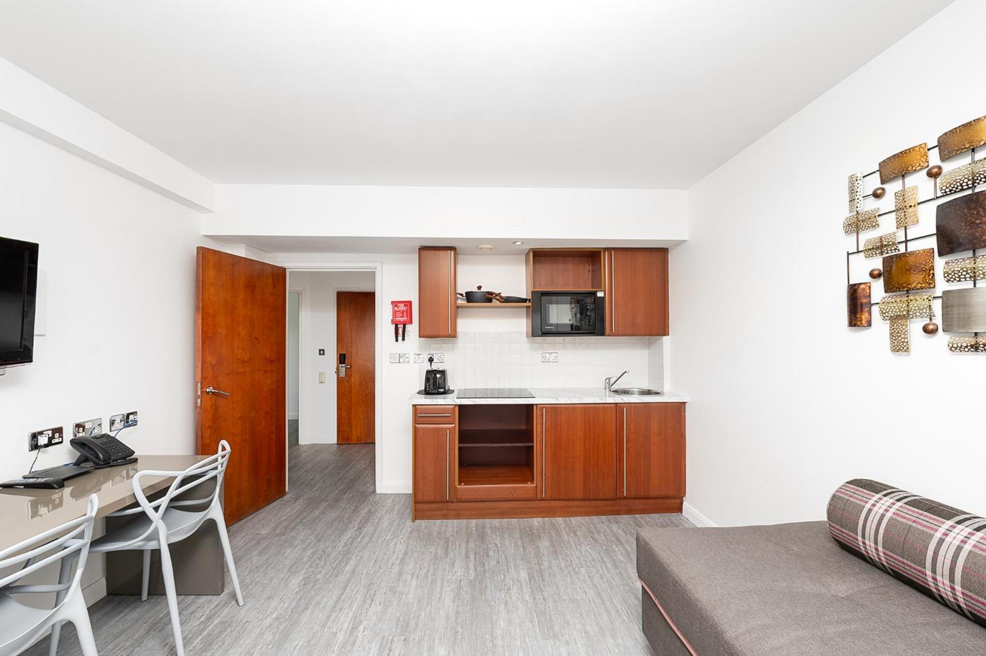 Stylish 2 Bed At Roland House Apartment *